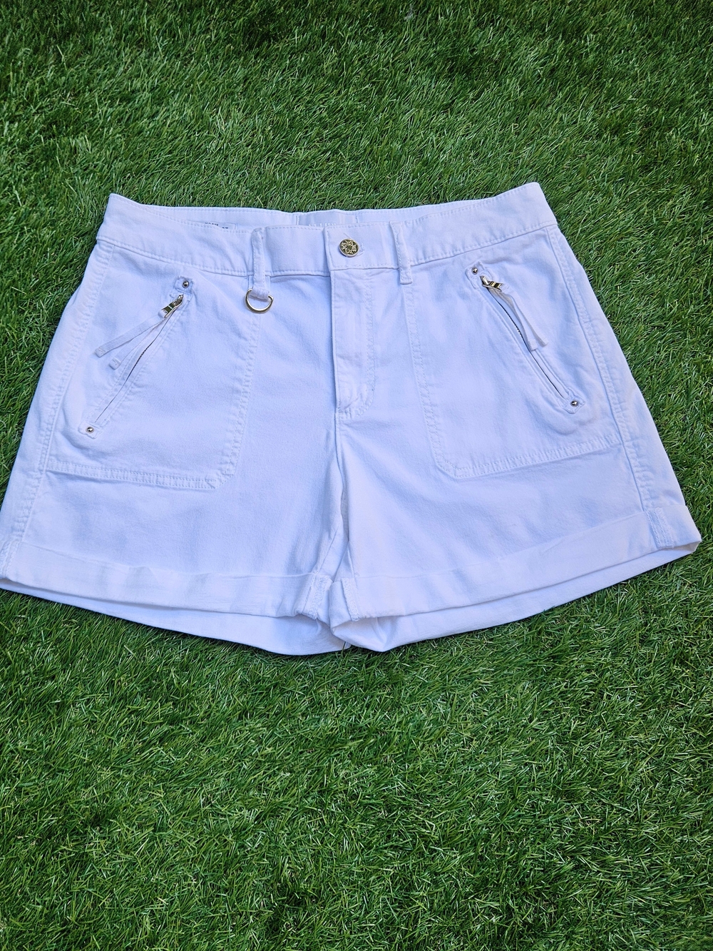White House Black Market White Mid Rise Zip Pocket Shorts Size 6